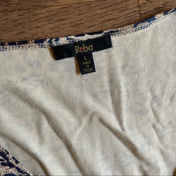 Reba V-neck top - Picture 3 of 3